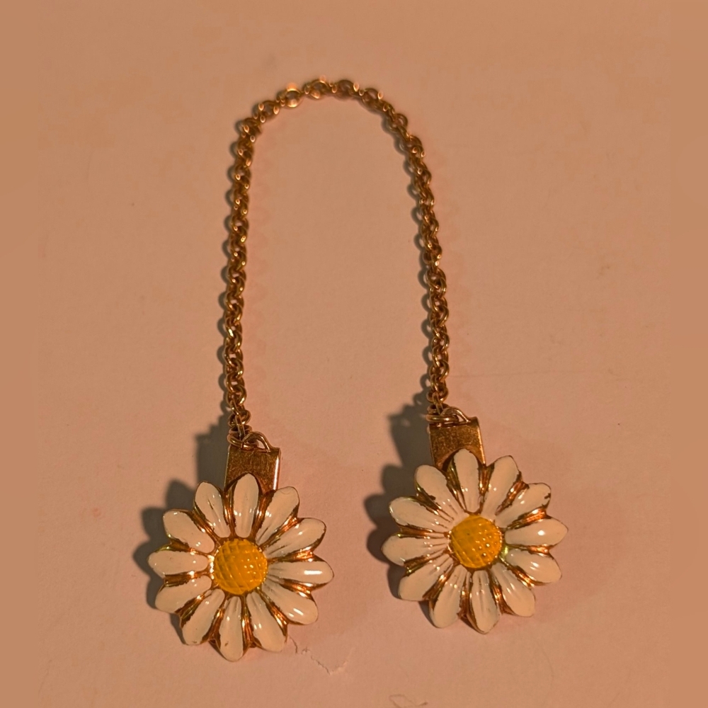 Vintage Flower Sweater Clip